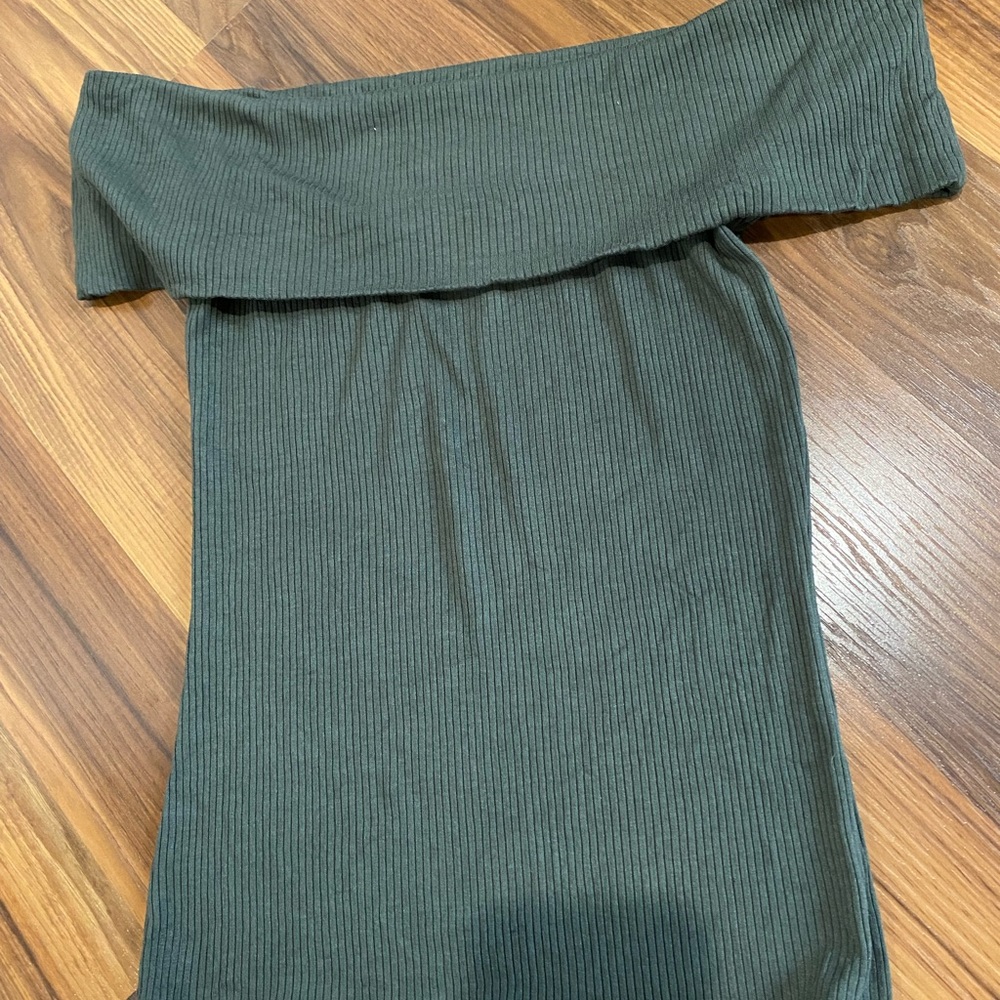 Off shoulder T-shirt